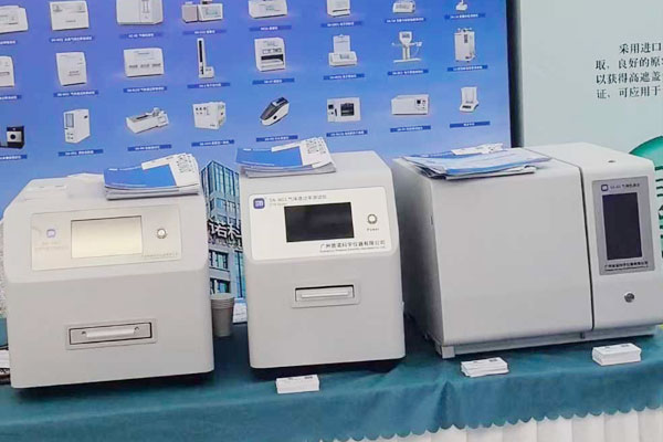 重點(diǎn)展示了包括氣體透過率測(cè)試儀、紅外法水蒸氣透過率測(cè)試儀、氣相色譜儀等儀器